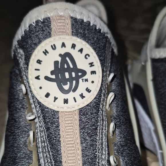 Air Huarche By Nike Women's Sneakers - Picture 9 of 9